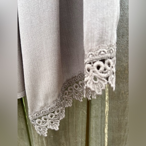 Apt. 9 Vest with Embroidered Hem (small) - Picture 3 of 3